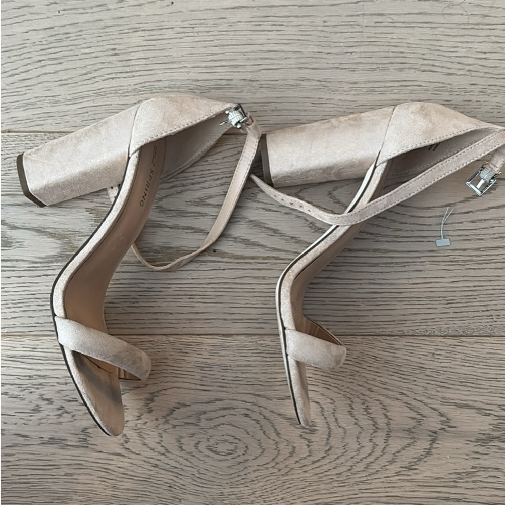 Spring platform pumps